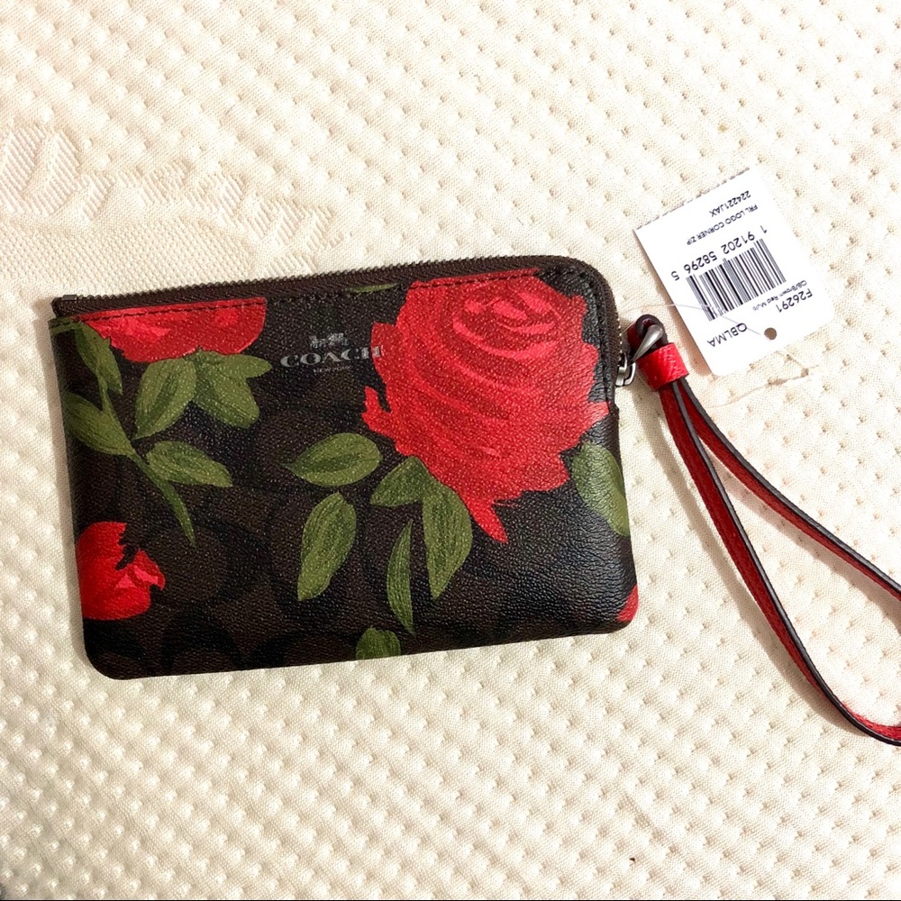 NWT Coach Corner Zip Wristlet in Halftone Floral
